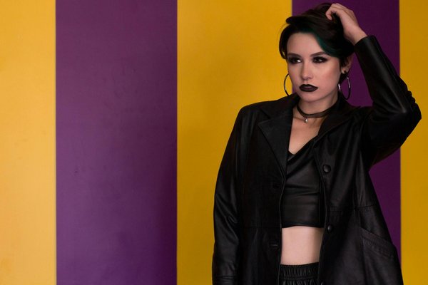 What Are the Key Elements of British Women's Style Evolution?